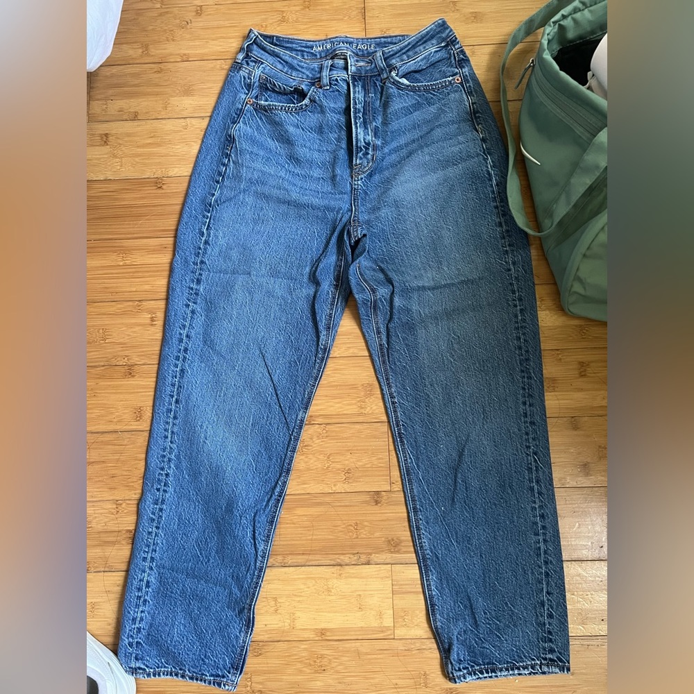 American Eagle Mom Straight Jean